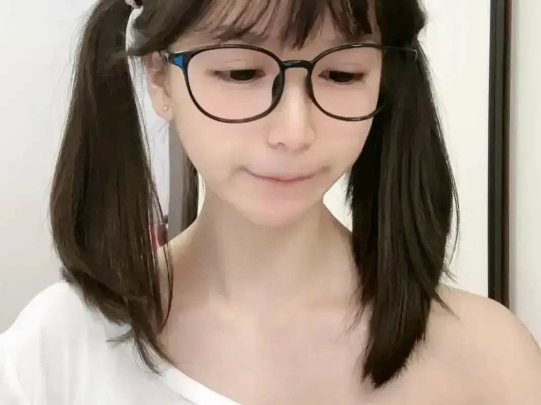 《萌小栖》天才交易员咯咯哒vlog原视频-无删减全集免费畅播-高清资源值得二刷