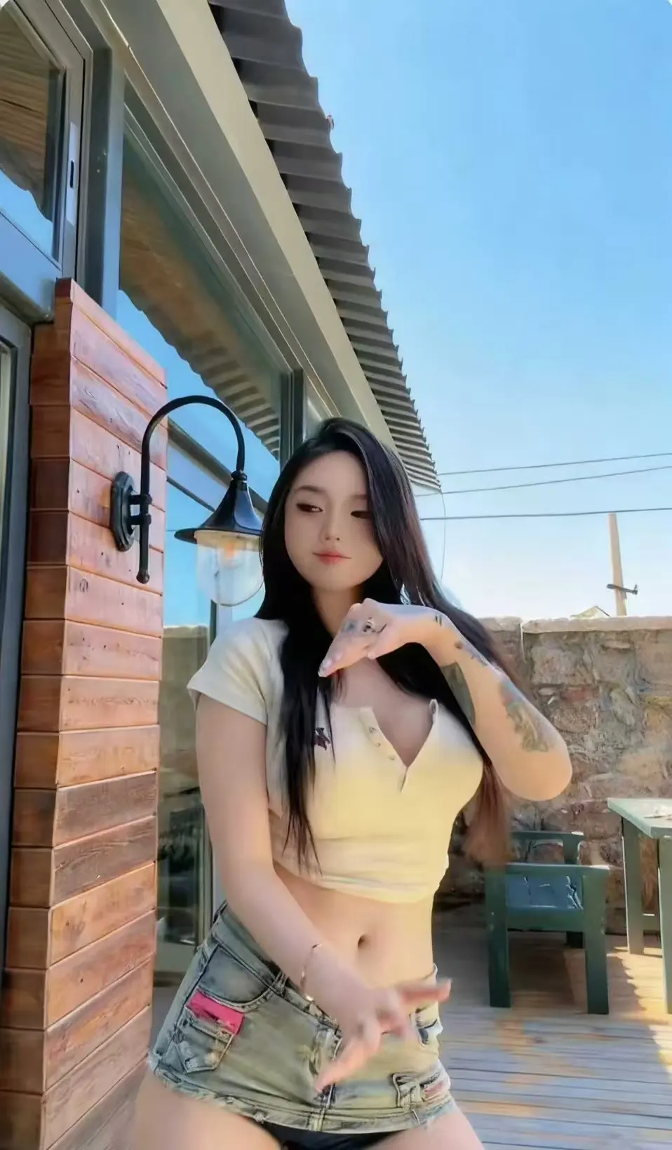 《Meena 成美男》高清全集中文版未删减版本强势来袭-免费在线看网盘观看无广告插入-资源全面开放获取一次看遍Meena 成美男