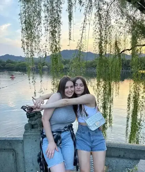 《艾玛马克斯的屈服》1080P未删减版免费观看-《艾玛马克斯的屈服》高清完整版在线播放-啄木鸟系列剧情片国语中字