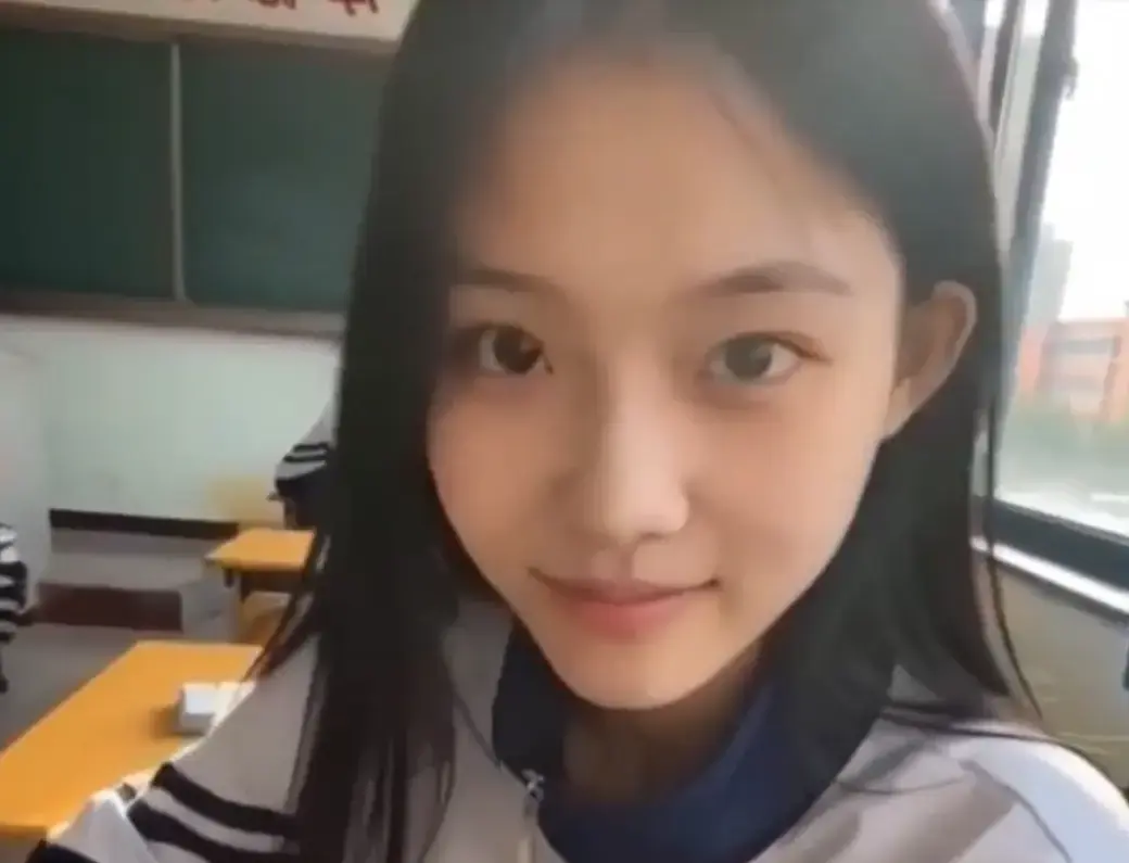 《我的十八岁女友》黄果AI短剧无删减版在线播放 - 4K蓝光画质高甜治愈全集免费观看 - 星空影院独家热播同步更新